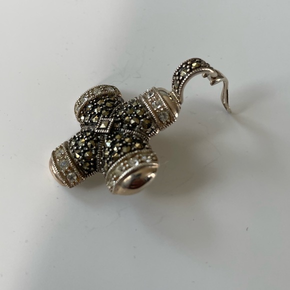 Silver marcasite cross pendant - Picture 2 of 2